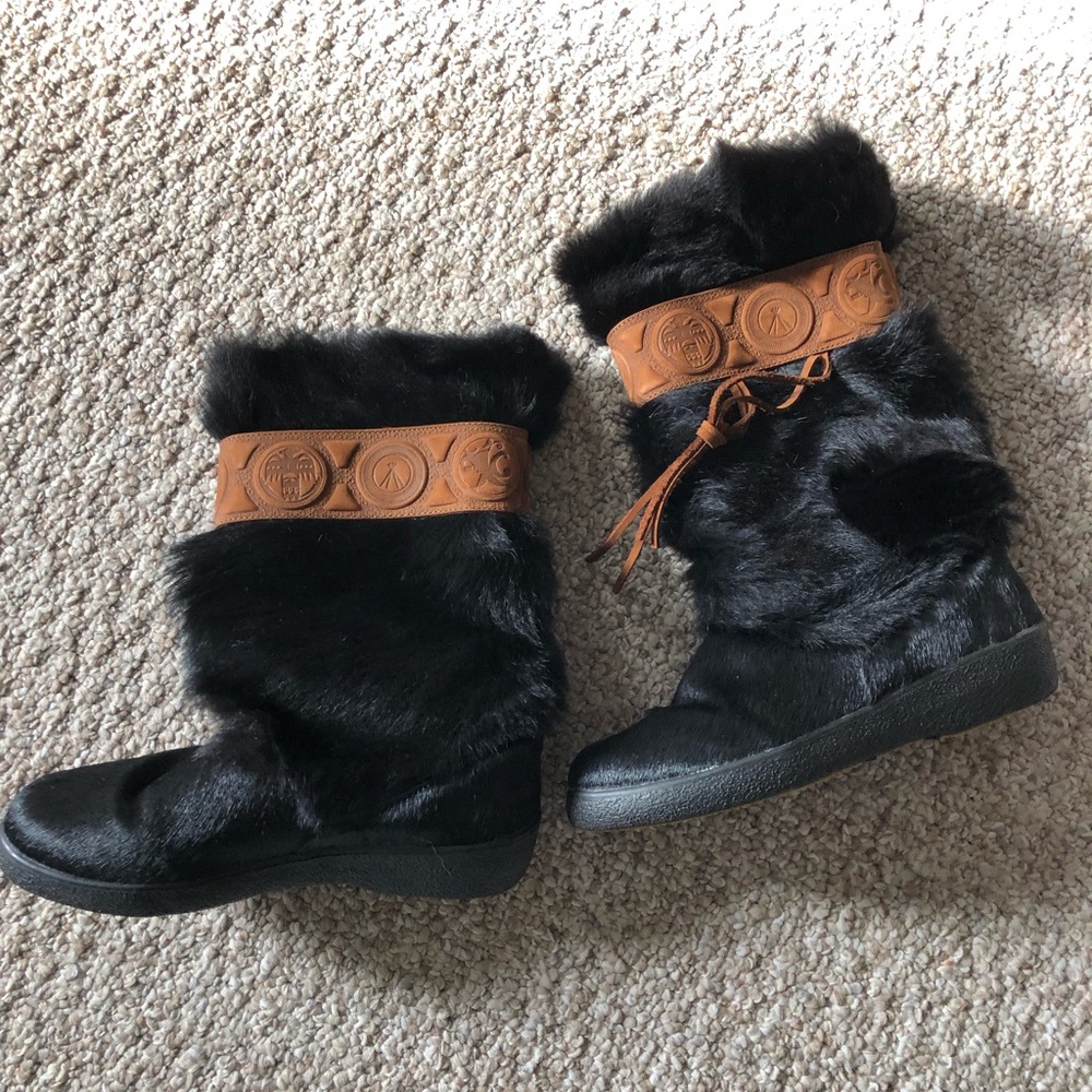 Women’s fur boots!